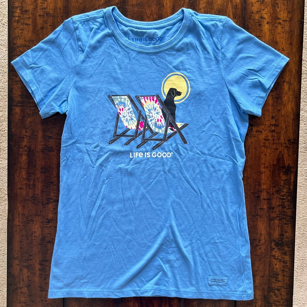 Life Is Good Women's Tie Dye Dog Beach Chairs Crusher Tee